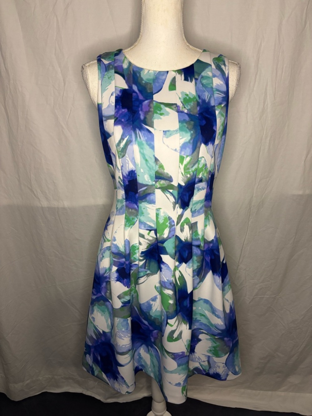 Vince Camuto Blue and Green Floral Vintage Vibes Knee Length Dress